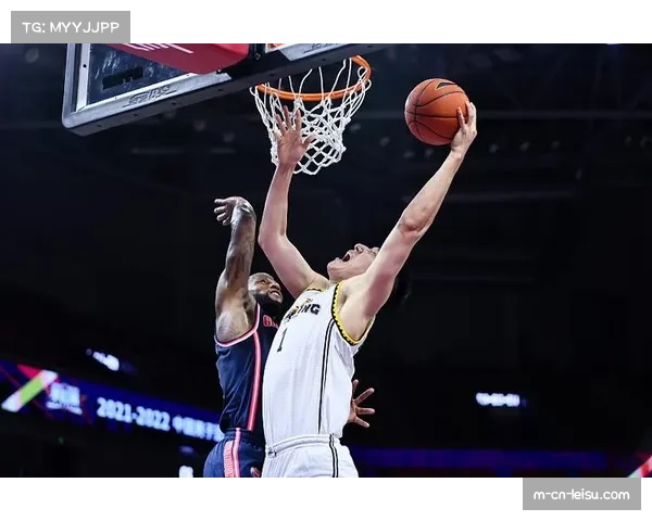 韩国队篮板球24比33落后 二次进攻机会明显不足 韩国队篮板球24比33落后 二次进攻机会明显不足